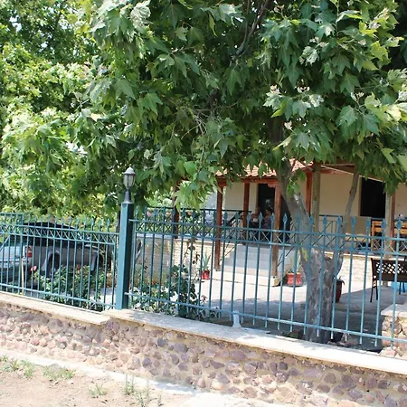 Lefter's Cottege בית נופש *